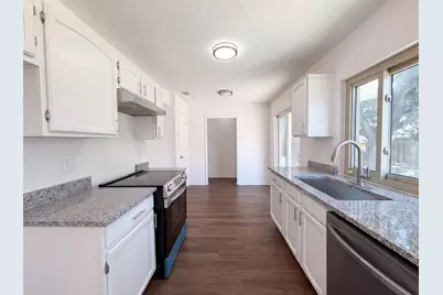 220 Creekwood Lane, Fort Worth, TX 76134 - Photo 2