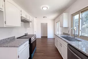 220 Creekwood Ln, Fort Worth, TX 76134 - Photo 2