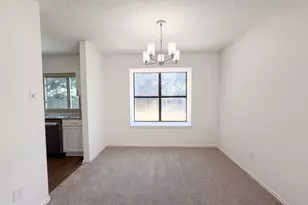 220 Creekwood Ln, Fort Worth, TX 76134 - Photo 6
