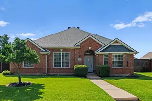 3860 Gillespie Dr, Carrollton, TX 75010 - Photo 2