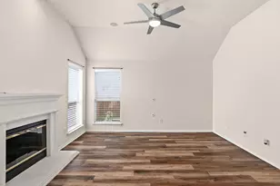 3860 Gillespie Dr, Carrollton, TX 75010 - Photo 10