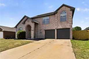 3026 Shannon Ln, Grand Prairie, TX 75052 - Photo 2