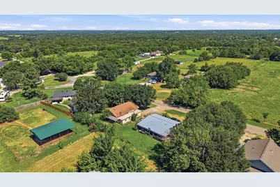 538 W Hughes Street, Collinsville, TX 76233 - Photo 18