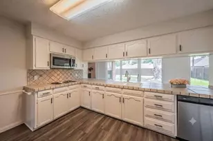 1100 Purdue Dr, Arlington, TX 76012 - Photo 16