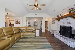 202 Daniel Ct, Collinsville, TX 76233 - Photo 4