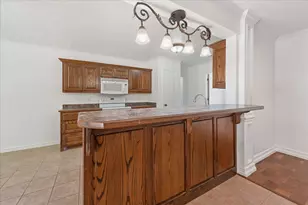 718 Ridgecrest Cir, Denton, TX 76205 - Photo 8