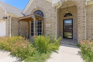 5856 Echo Bluff Dr, Haltom City, TX 76137 - Photo 2