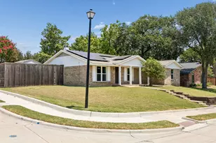 733 Mockingbird Dr, Lewisville, TX 75067 - Photo 2