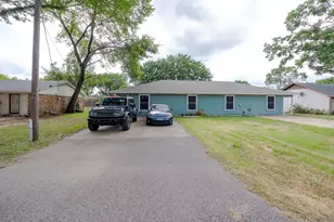 613 N Cherry St, Aubrey, TX 76227 - Photo 20