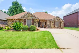 1745 Colorado Dr, Burleson, TX 76028 - Photo 2