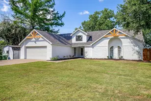 1401 Cheyenne Trail, Granbury, TX 76048 - Photo 2