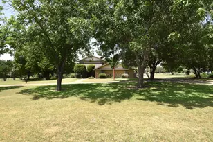 1027 Sherman Dr, Cedar Hill, TX 75104 - Photo 1