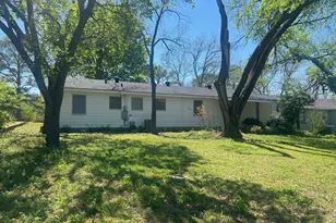 1305 Hillcrest Dr, Graham, TX 76450 - Photo 2