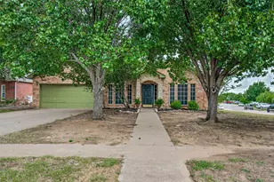 100 Bullava Ct, Crowley, TX 76036 - Photo 2