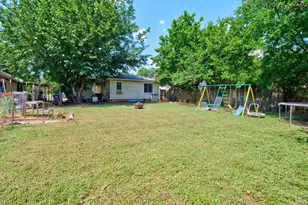 626 E South St, Whitesboro, TX 76273 - Photo 22