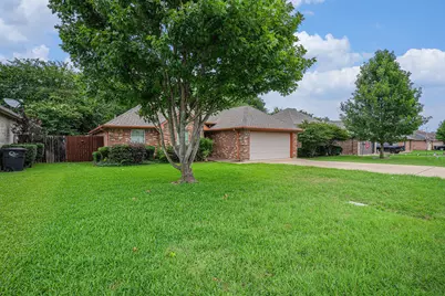 1307 Hyde Park Boulevard, Cleburne, TX 76033 - Photo 2