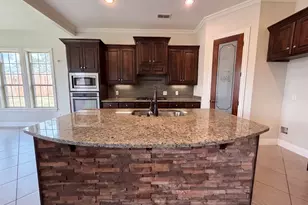 400 Blue Star Ct, Burleson, TX 76028 - Photo 2