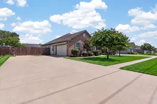 792 E Northside Dr, Pilot Point, TX 76258 - Photo 2