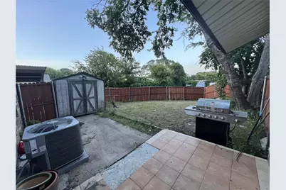 2035 Clubview Drive, Carrollton, TX 75006 - Photo 14