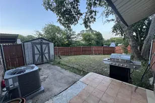 2035 Clubview Dr, Carrollton, TX 75006 - Photo 14