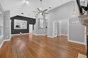 2136 Arbor Creek Dr, Carrollton, TX 75010 - Photo 4