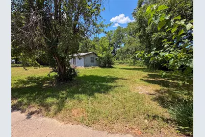 719 E Bullock Street, Denison, TX 75021 - Photo 14