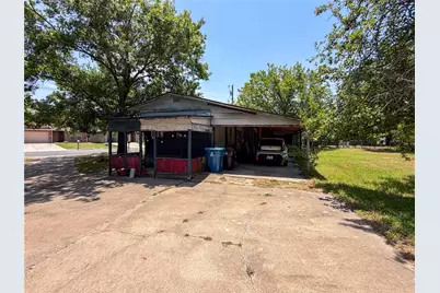 719 E Bullock Street, Denison, TX 75021 - Photo 6