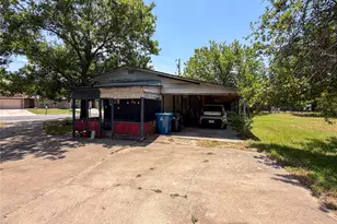 719 E Bullock St, Denison, TX 75021 - Photo 6
