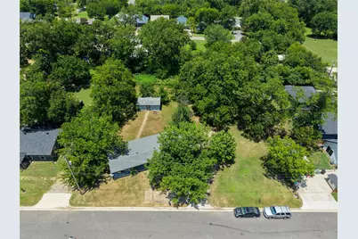 719 E Bullock Street, Denison, TX 75021 - Photo 8
