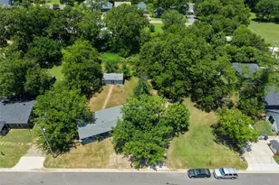 719 E Bullock St, Denison, TX 75021 - Photo 8