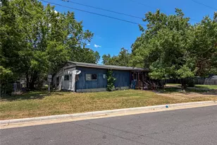 719 E Bullock St, Denison, TX 75021 - Photo 2