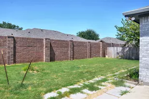 1011 Waterview Dr, Little Elm, TX 75068 - Photo 6