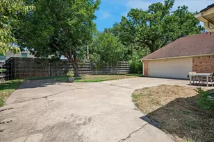 216 Huntingdon Dr, Irving, TX 75061 - Photo 24