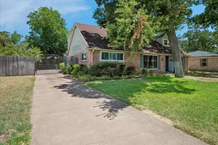 216 Huntingdon Dr, Irving, TX 75061 - Photo 2