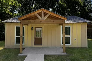 207 Austin St, Farmersville, TX 75442 - Photo 2