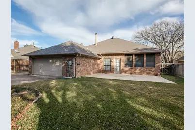 2810 Scarborough Court, Grapevine, TX 76051 - Photo 8