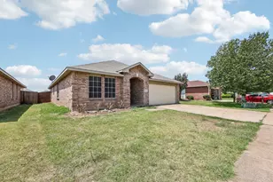 8832 Elk Creek Ln, Fort Worth, TX 76123 - Photo 2