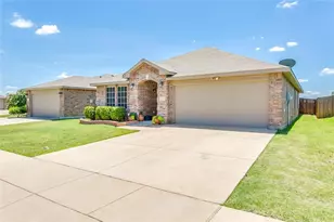 8832 Elk Creek Ln, Fort Worth, TX 76123 - Photo 2