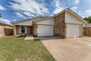 3217 & 3219 Green Ridge St, Fort Worth, TX 76133 - Photo 2