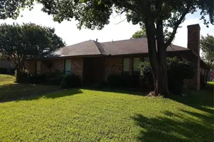 1217 River Oaks Dr, Flower Mound, TX 75028 - Photo 2