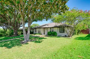 2613 Ramblewood Dr, Carrollton, TX 75006 - Photo 2