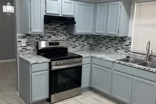 2319 Abbington Ln, Grand Prairie, TX 75052 - Photo 6