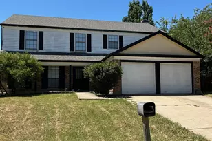2319 Abbington Ln, Grand Prairie, TX 75052 - Photo 2