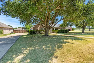 135 Honeysuckle Drive, Justin, TX 76247 - Photo 18
