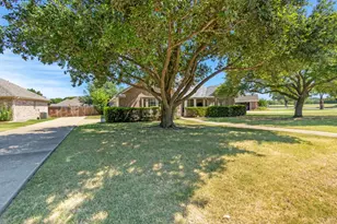 135 Honeysuckle Dr, Justin, TX 76247 - Photo 18