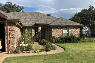 305 Prairie Ln, Granbury, TX 76048 - Photo 2