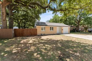 908 W Inwood Dr, Arlington, TX 76013 - Photo 4