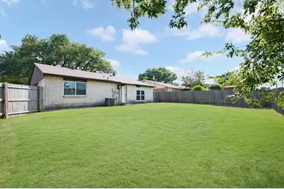 555 Hawthorne Drive, Allen, TX 75002 - Photo 2