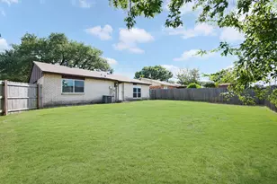 555 Hawthorne Dr, Allen, TX 75002 - Photo 2