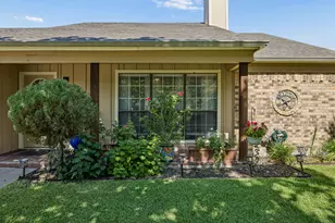 4114 Emerson Dr, Grand Prairie, TX 75052 - Photo 2